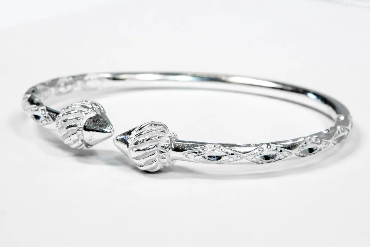 Heavy Taj Mahal Bangle with Diamante Pattern