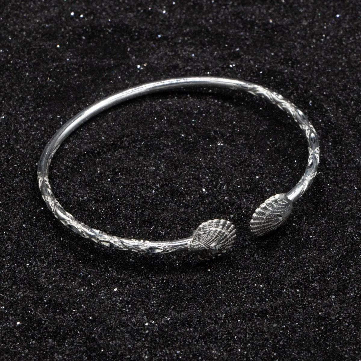 Light Large Clam Bangle with Diamante Pattern