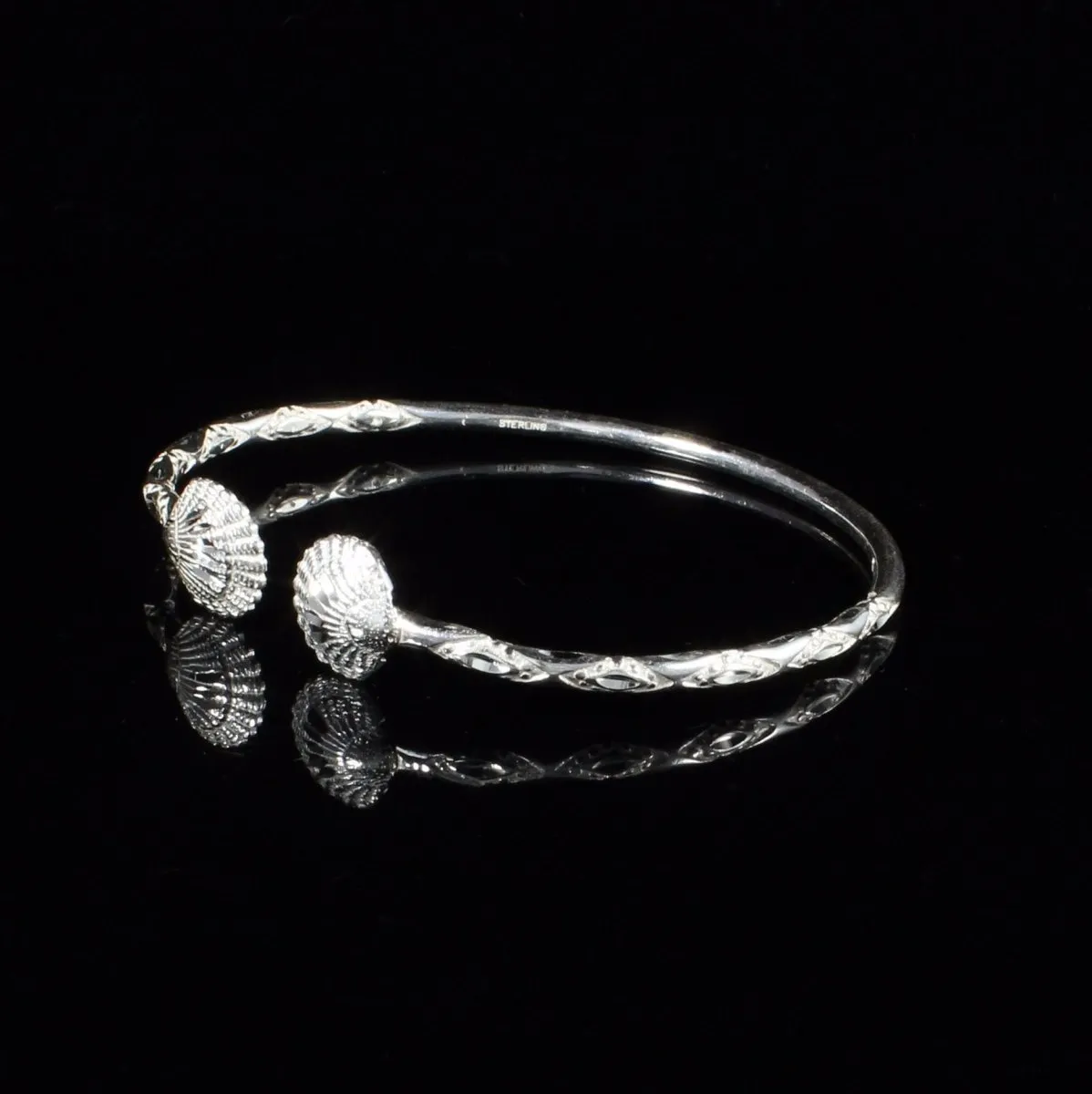 Light Large Clam Bangle with Diamante Pattern