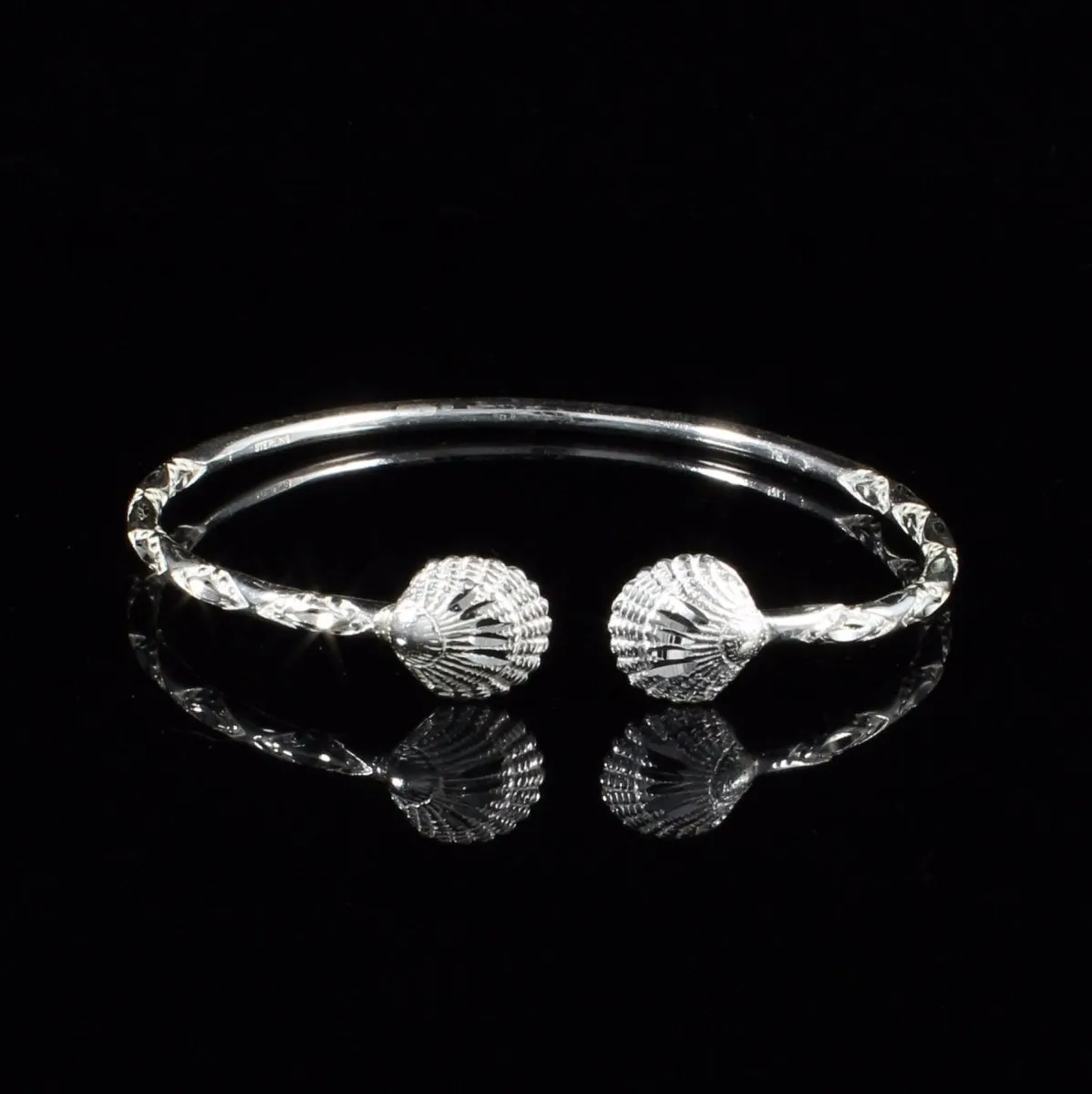 Light Large Clam Bangle with Diamante Pattern