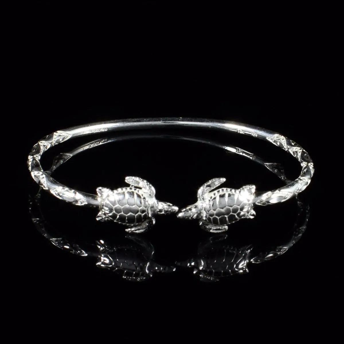 Light Turtle Bangle with Diamante Pattern