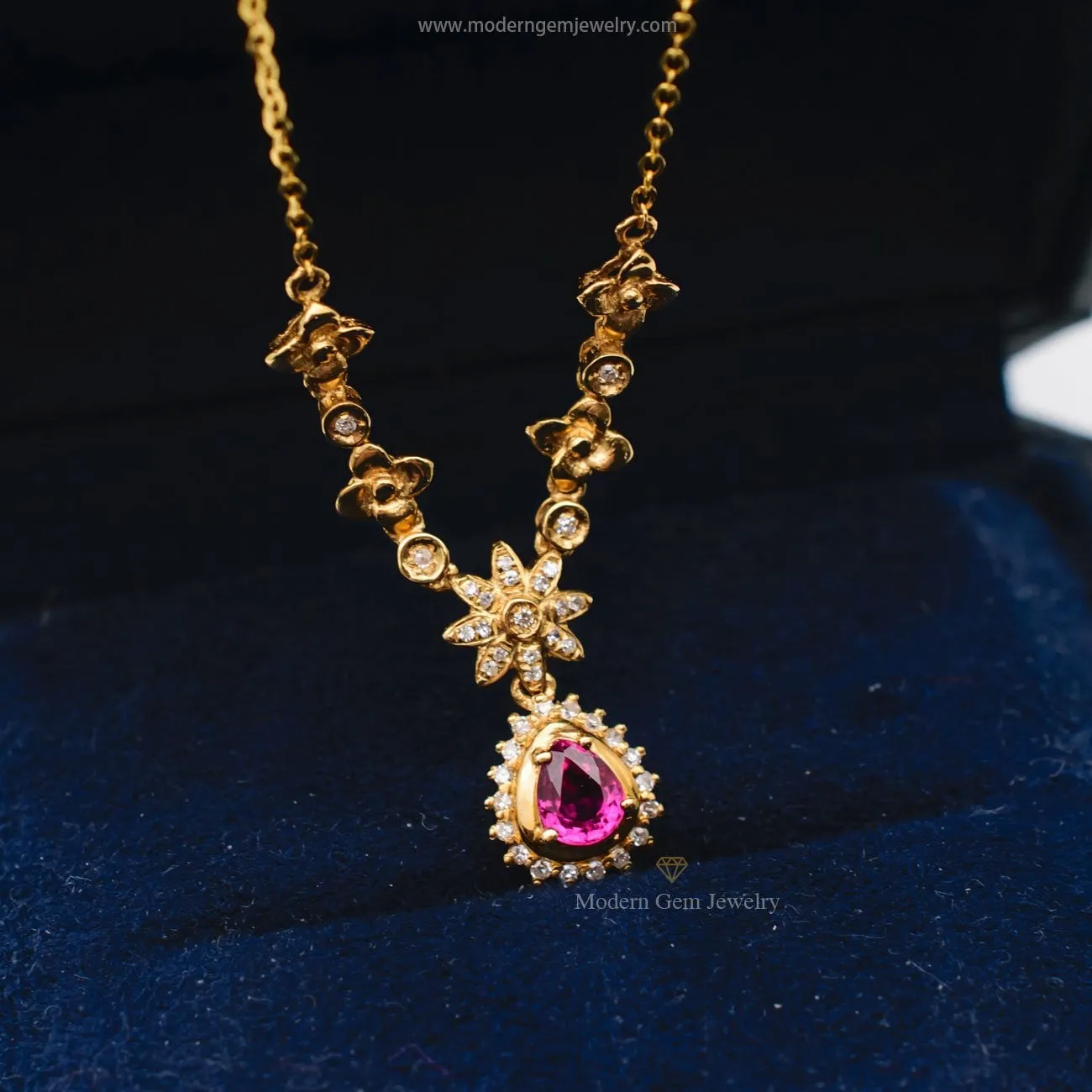 Red Ruby Necklace & Diamonds In 18K Yellow Gold