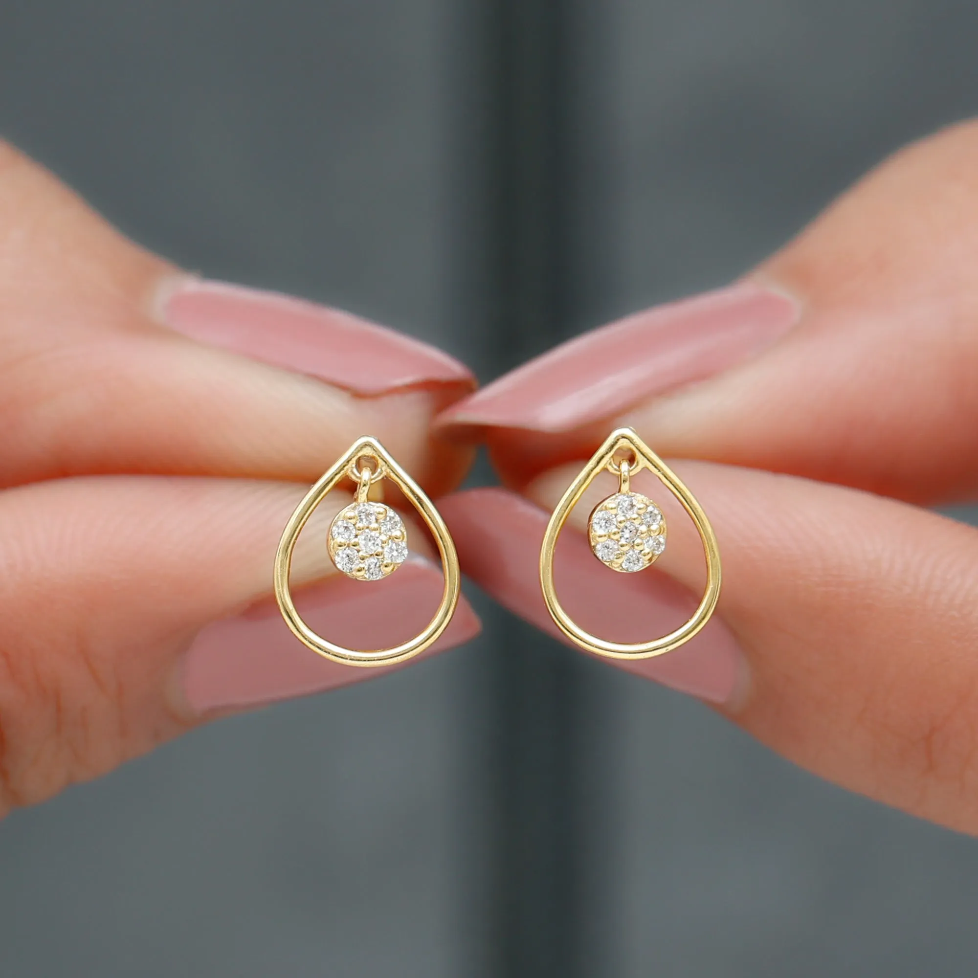 Simple Teardrop Stud Earrings with Diamond