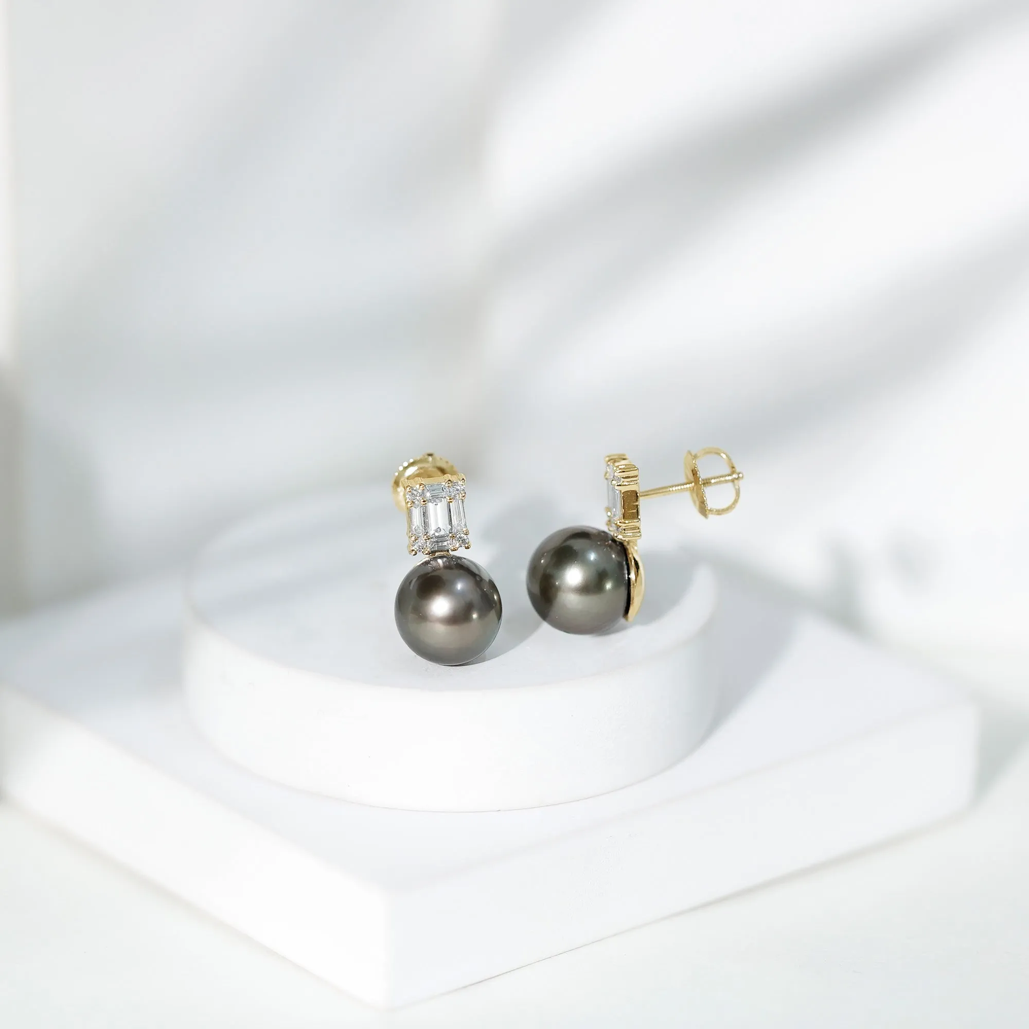 Tahitian Pearl Simple Stud Earrings with Baguette Diamond